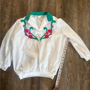 Vintage Regal White Pullover with Floral Embroidery